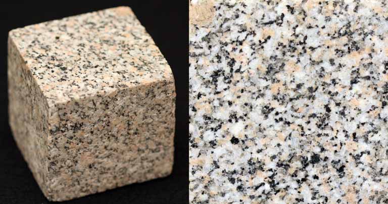 Double image couleur : bloc carré de roche grise tachetée de noir, blanc et gris